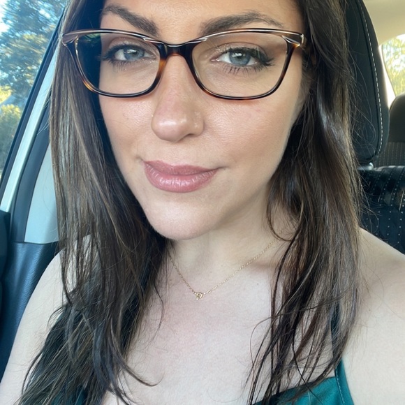 Meet your Posher, Cassandra - Picture 3 of 7